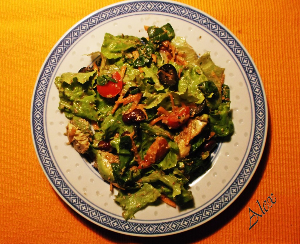 salata avokado